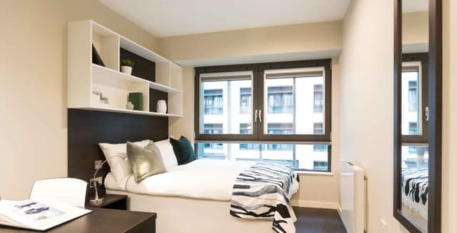 Silver Ensuite Shared Upper Level main photo