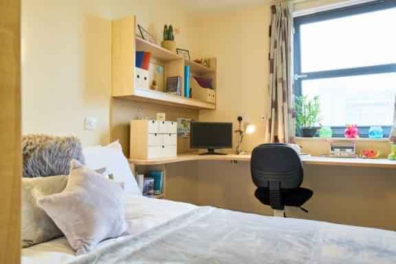 Lower Ground Floor En Suite main photo