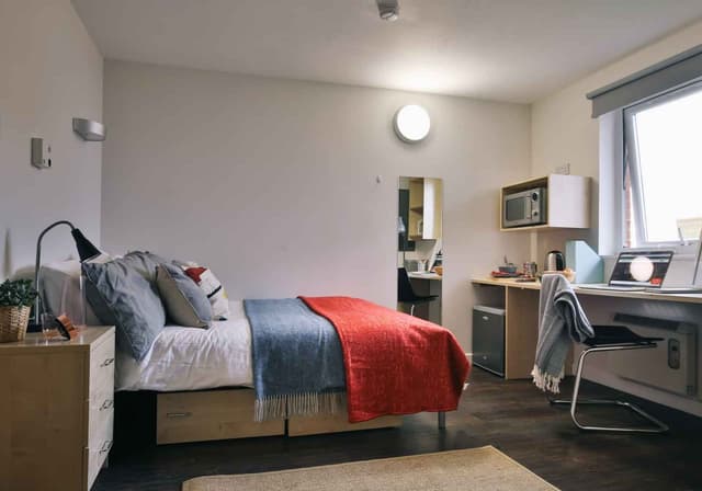 Silver En Suite Plus main photo