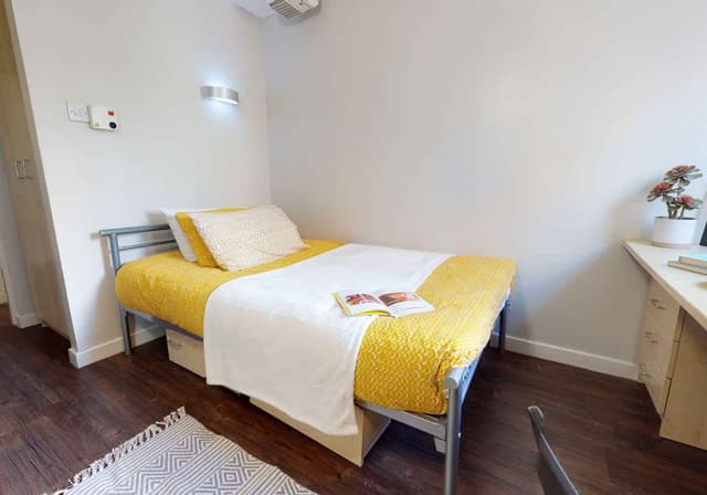 Silver 1 Bed Apartment main photo
