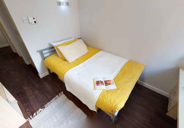 Bronze En Suite Plus main photo