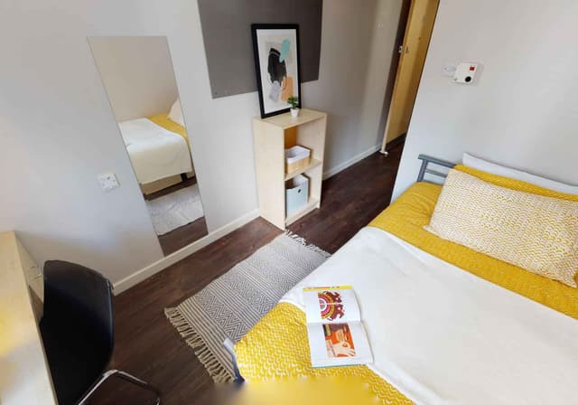 Silver En Suite main photo