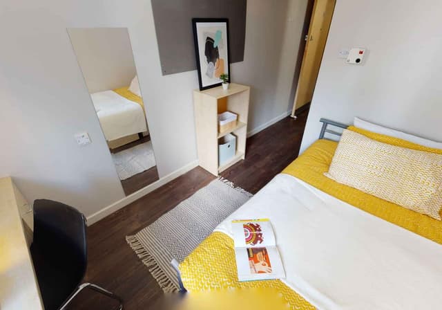 Bronze En Suite main photo