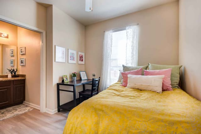 Private Room - Flooring (4 Bed - 4 Bath) main photo