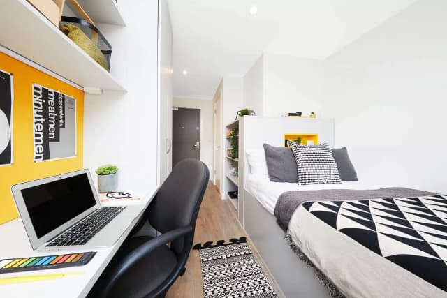 FLASH SALE: Classic Ensuite main photo