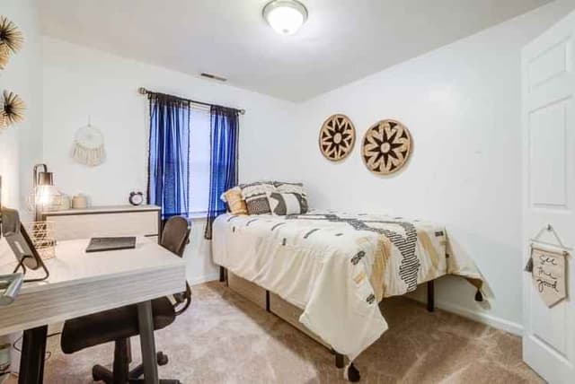 Room in 4 Bedroom 4 Bathroom | 4x4 FC main photo