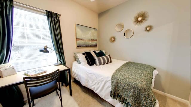 Room in 4 Bedroom 2 Bathroom | D1 main photo