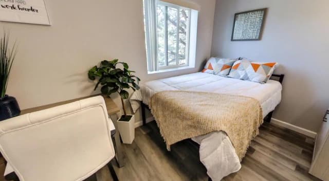 4 Bed Furn Premium | Room in 4 Bedroom 2 Bathroom main photo