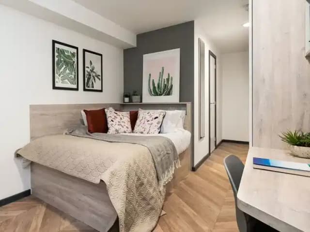 Platinum Ensuite main photo