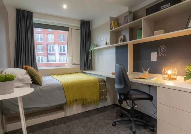 Silver 3 Bed Apartment main photo