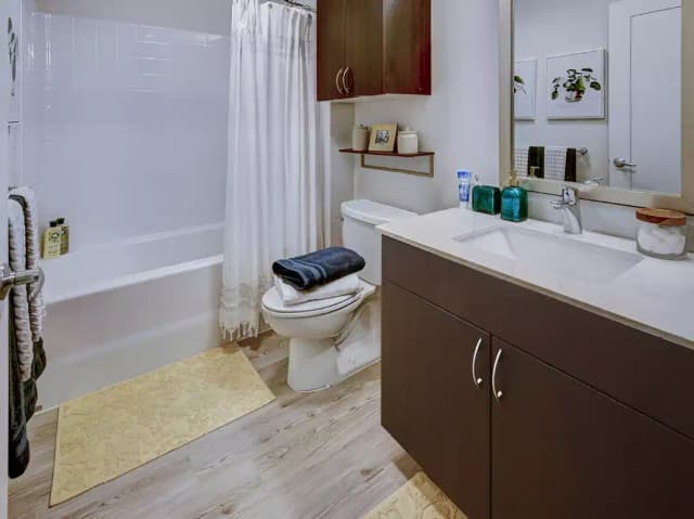 Room in 4 Bed - 4 Bath A main photo
