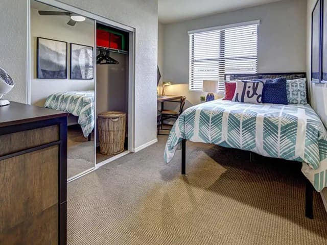 Room in 4 Bed - 3 Bath main photo