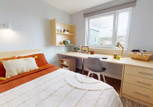 Copper En Suite Plus main photo