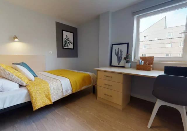 Silver En Suite Plus main photo
