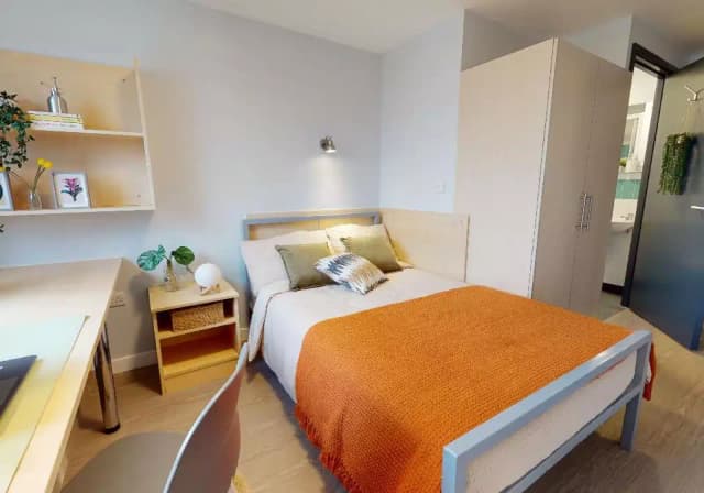 Bronze En Suite Plus main photo