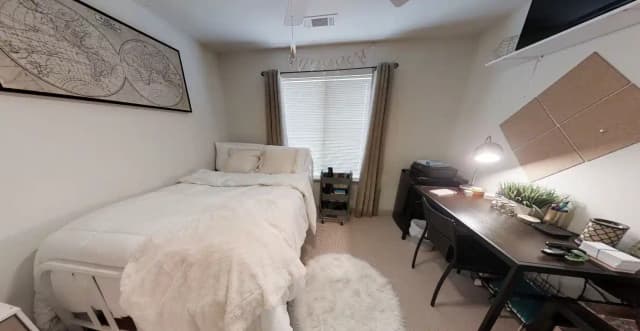 Room in 4 Bedroom 4 Bathroom main photo