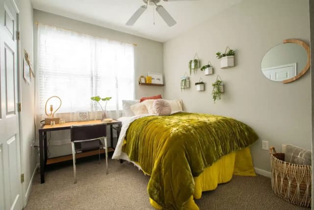 Room in 4 Bed - 4 Bath A main photo