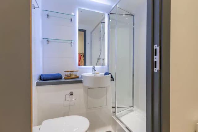 Superior Ensuite main photo