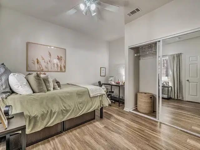 Room in 2 Bed - 2 Bath main photo