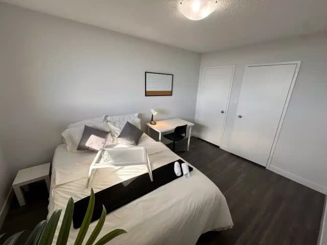 Deluxe Bedroom main photo