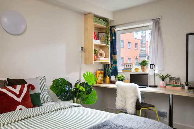 3 Bed Flat main photo