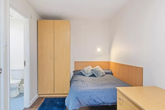 Premium Ensuite main photo