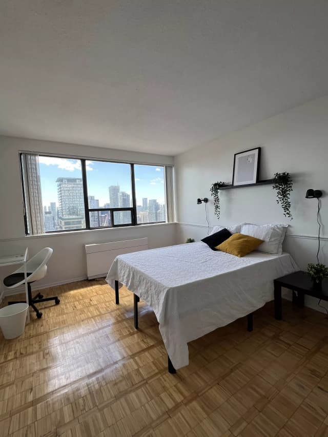 Bauhaus Master Room (3 Bed 2 Bath) main photo