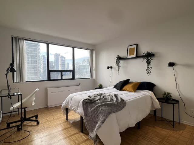 1910 Master Room (3 Bed 2 Bath) main photo