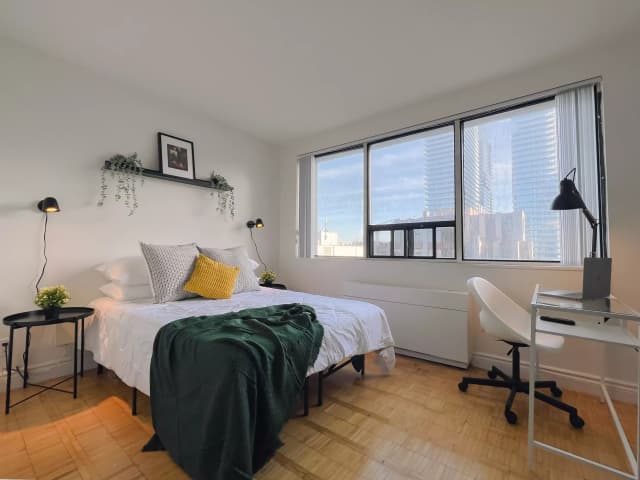 Unit 1710 Standard (1 Bed 1 Bath) main photo