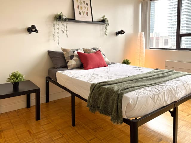 1905 Master Room (3 Bed 2 Bath) main photo