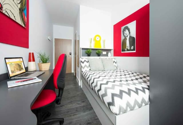 Standard Ensuite main photo