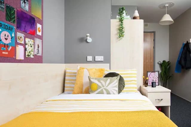 Premium Plus Ensuite main photo
