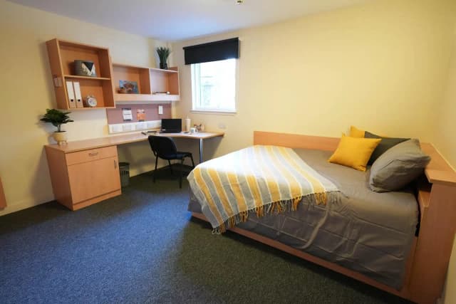 Double Ensuite (within a 5 Bed Flat) main photo