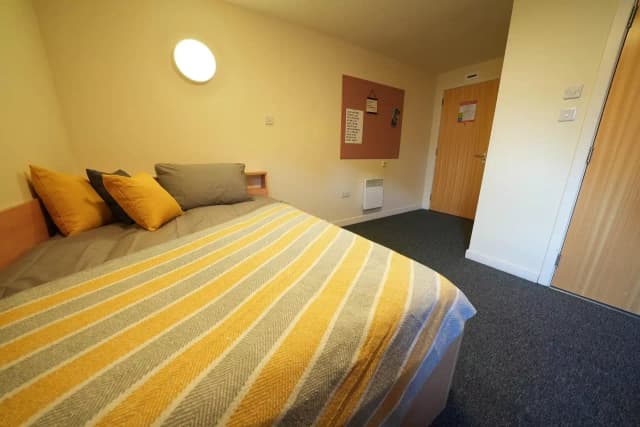 Double Ensuite (within 4 Bed Flat) main photo