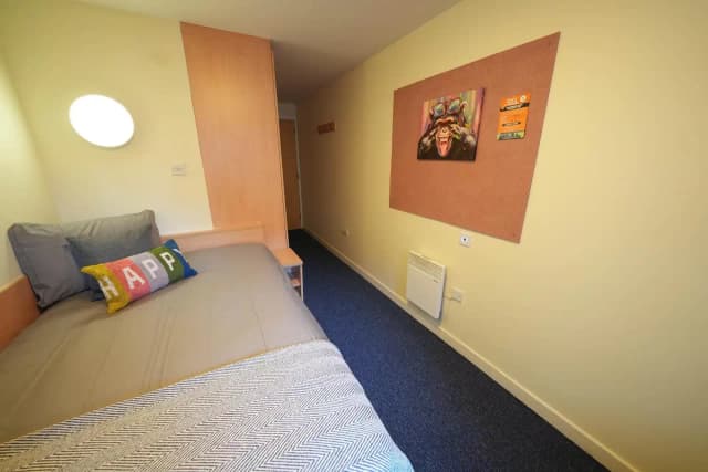 Standard Ensuite (within a 5 Bed Flat) main photo