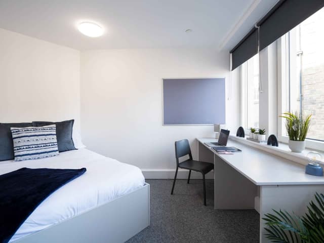 Platinum Ensuite main photo