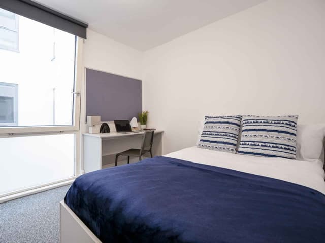 Bronze Ensuite main photo