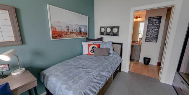 Room in 4 Bed - 2 Bath B Premium main photo