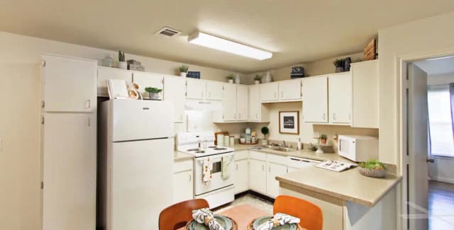 Room in 3 Bed - 3 Bath main photo