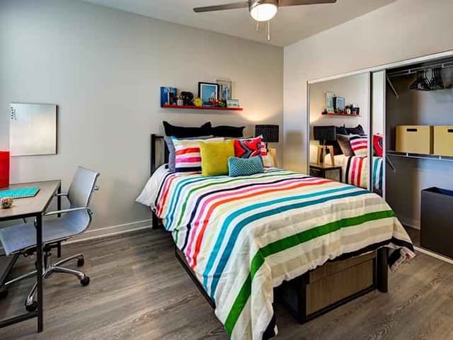 Room in 4 Bed - 4 Bath main photo