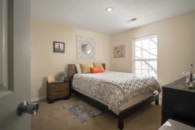 Room in 3 Bedroom 3 Bathroom main photo