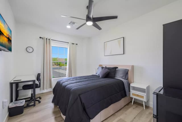 #30377 : Room in 10 Bed 3 Bath main photo