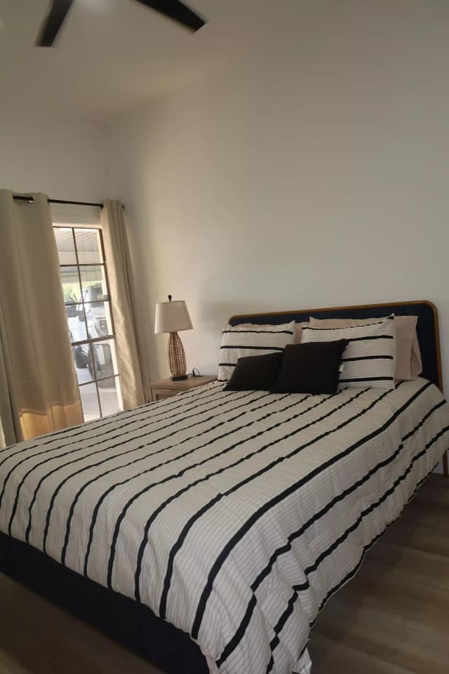 #30378 : Room in 10 Bed 3 Bath main photo