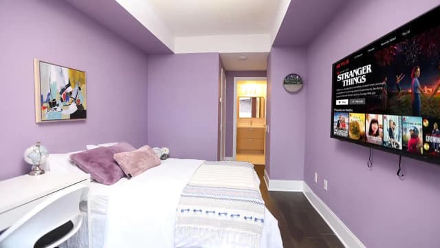 Master Room & Private Bathroom | ON M5V 1C1 main photo