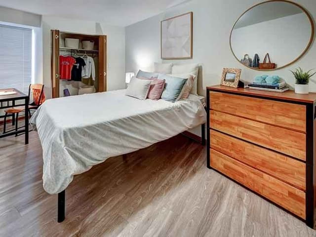 Room in 2 Bed - 1 Bath A main photo