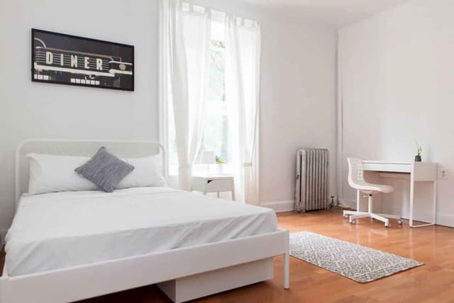 Private Room (5 Bed - 1 Bath) main photo