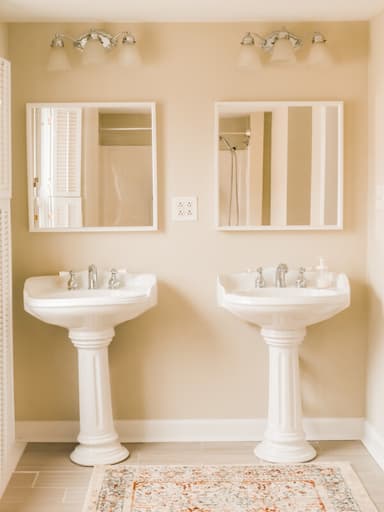 Place Preview main user avatar