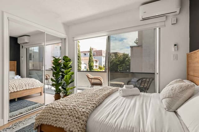 Single Room in 4 Bedroom Apartment main photo