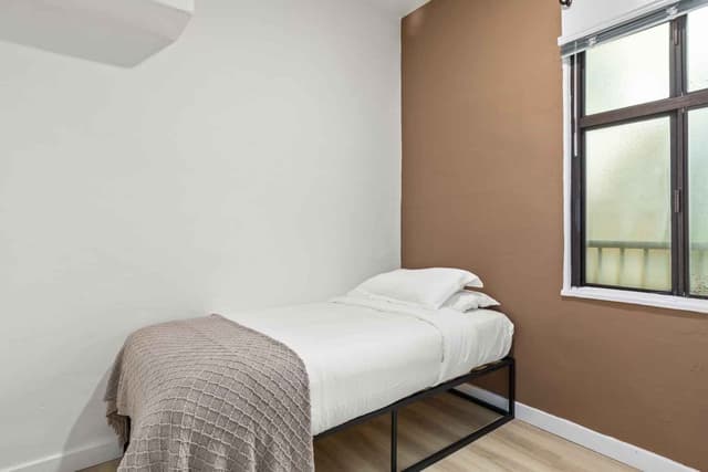 Single Room with an Ensuite Bathroom main photo