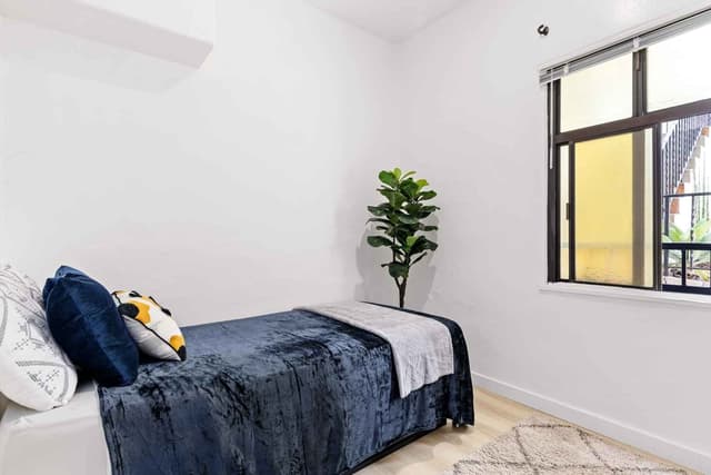 Single Room With A Common Bathroom main photo
